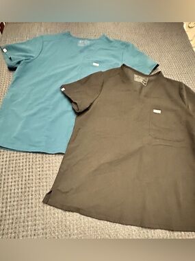 Figs scrub top bundle. Size large